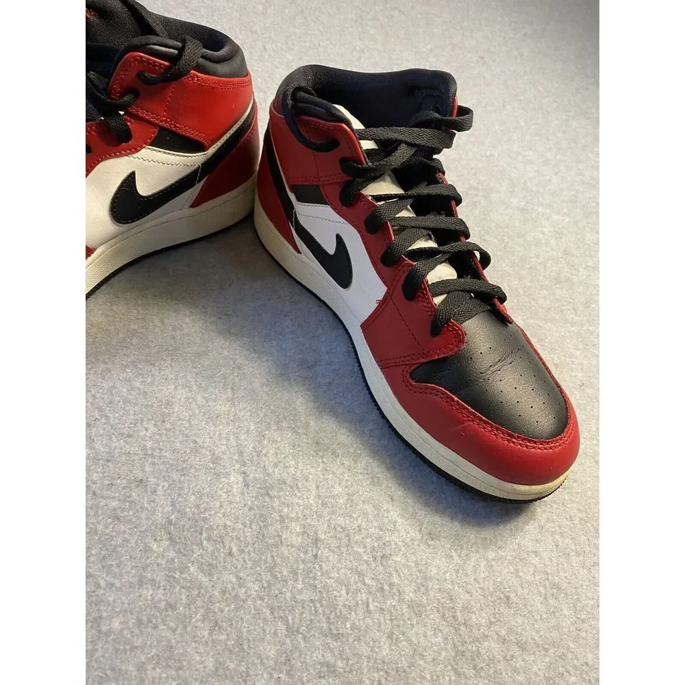 Size 6.5 - Jordan 1 Mid Chicago Black Toe 554724-069‎